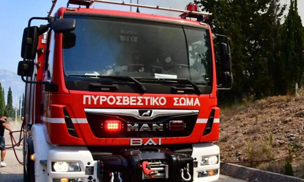 Λουτράκι: Φωτιά ξέσπασε στα Στραβά από κεραυνό - Επιχειρούν εναέρια μέσα (upd)